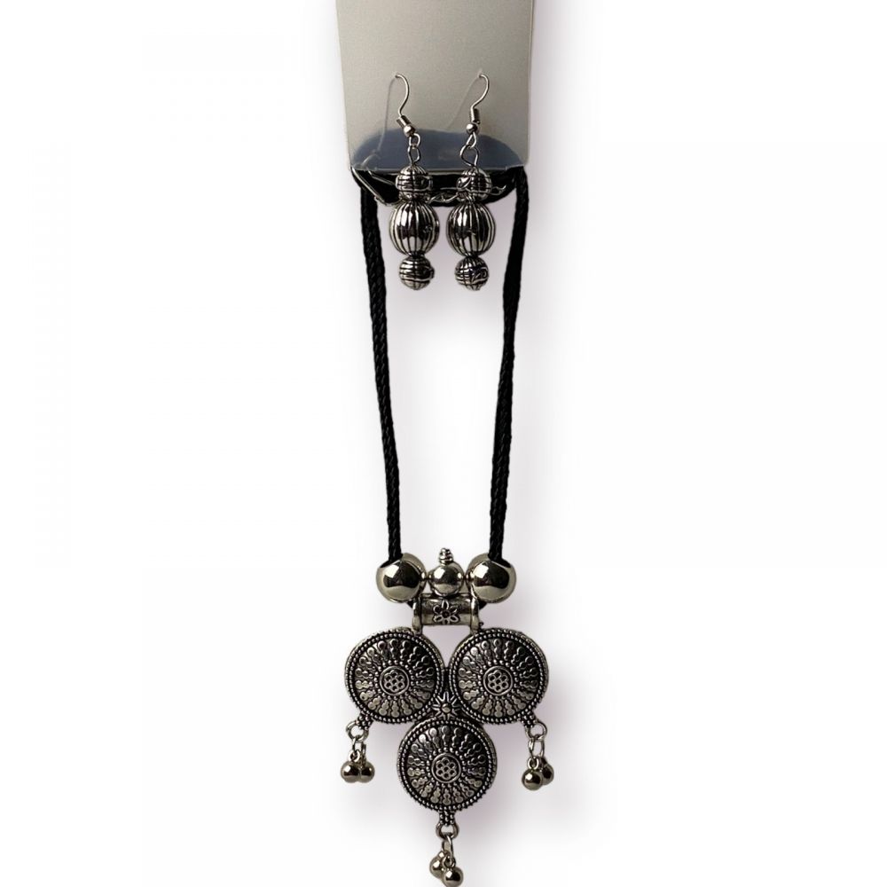 Black Metal Necklace Set For Women
